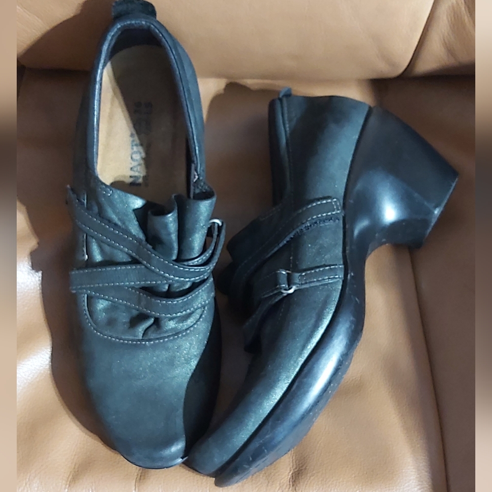 Naot Kiss Raven Leather Loafer